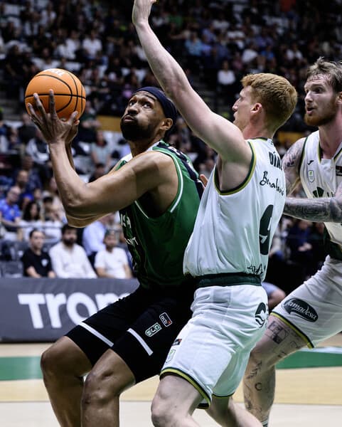 💚🖤 PARKER lidera el triunfo verdinegro