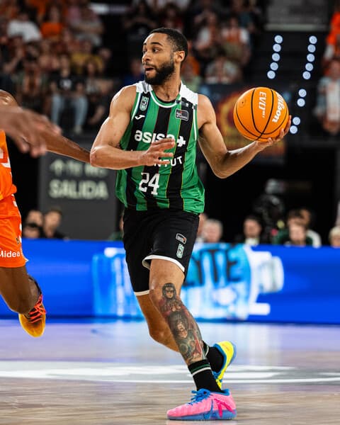 🟢 Así enfucha Cameron HUNT, nuevo cañonero del Unicaja