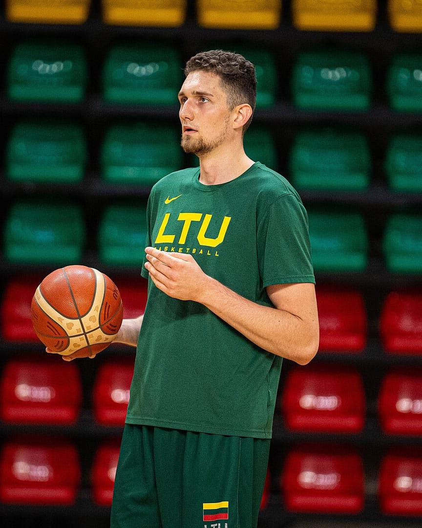 🛩️ ¡¡Vuelve BIRUTIS!! El lituano sobrevolará Zaragoza