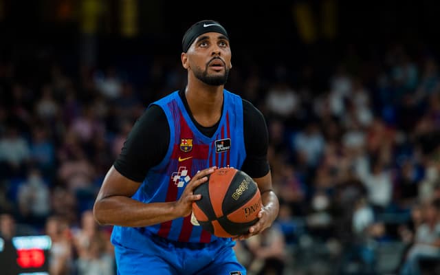 Brandon Davies pone fin a su carrera como jugador profesional a los 34 años