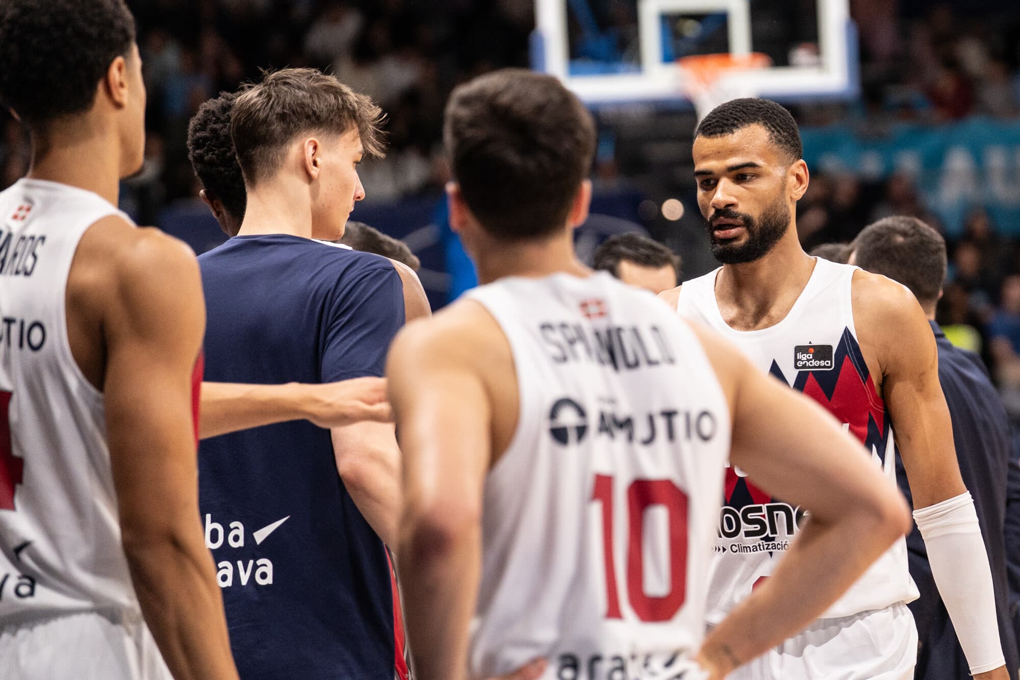 Luwawu-Cabarrot se dirige al banquillo