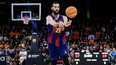 Toko Shengelia pasa el balón