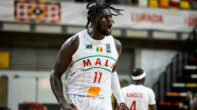 Valencia Basket ficha y cede a Oumar Ballo