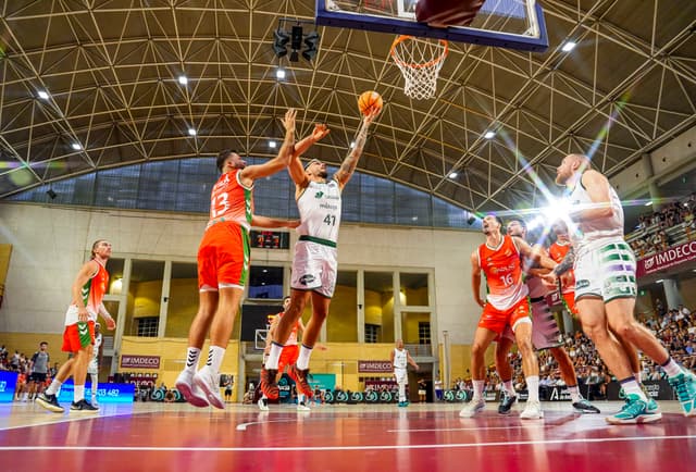 Unicaja gana en Córdoba su decimonovena Copa de Andalucía (86-61)