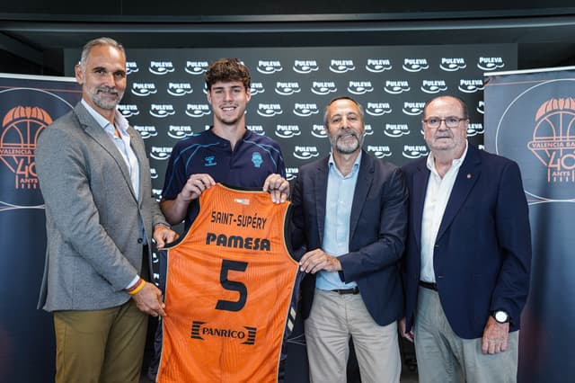 Mario Saint-Supéry, presentado en Roig Arena