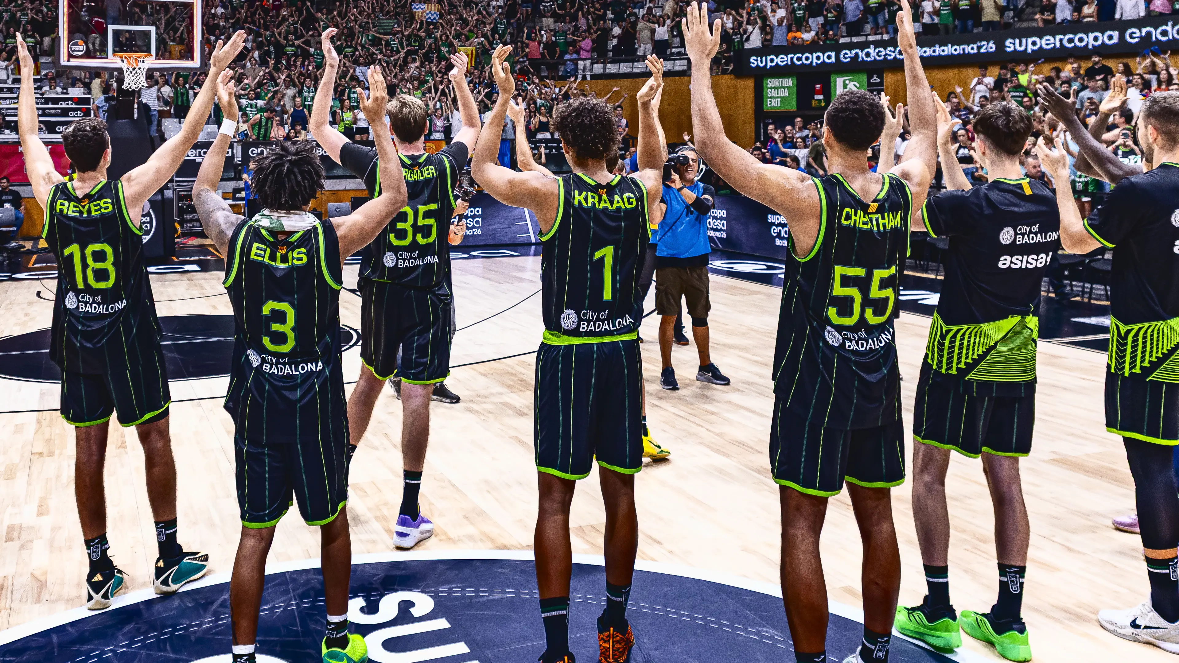 Celebración de Asisa Joventut al final del partido frente a Kosner Baskonia