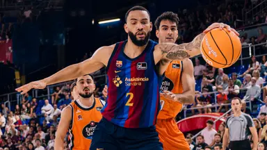 Tyrese Martin recibe el balón en ataque.
