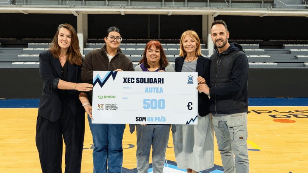 Entrega del cheque solidario