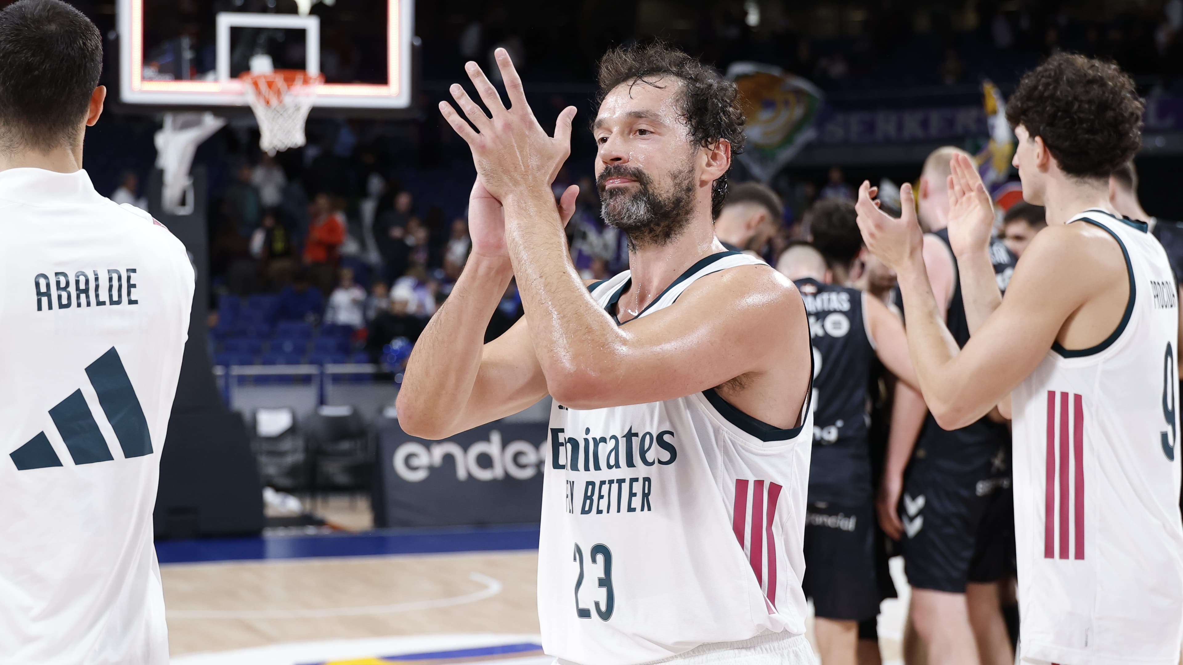 Sergio Llull celebra un triunfo de récord triplista