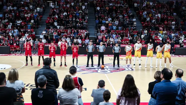 Emotivo minuto de silencio en la Liga Endesa
